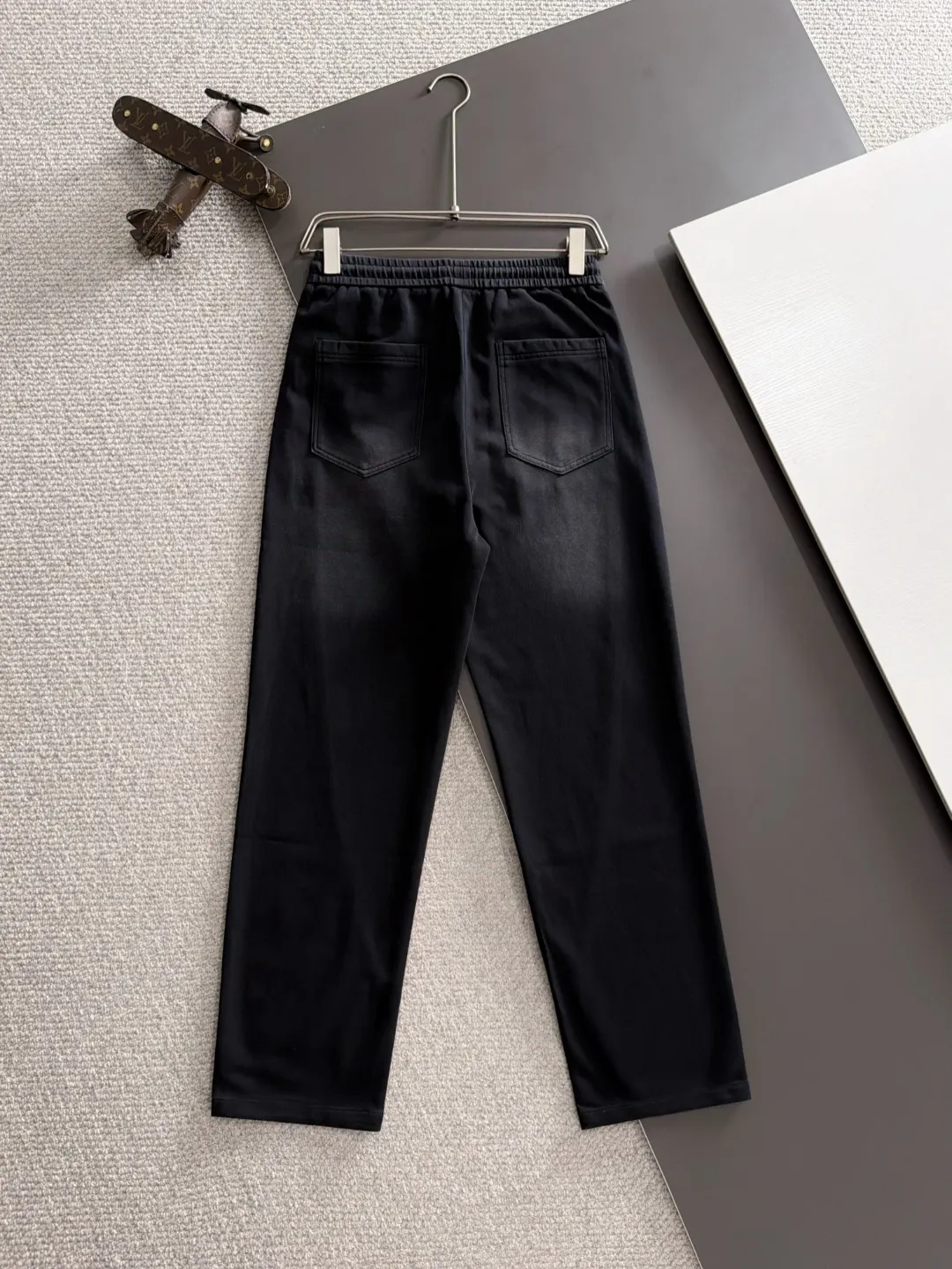 The next day shipped P195 Balenciaga 2026 summer New Arrival elastic casual pants, counter custom fabric Breathable high comfort, impeccable details, brand elements design concept, reflecting high quality. The hand feels delicate and soft! Casual cuts and awesome upper body! Sizes: S-3XL